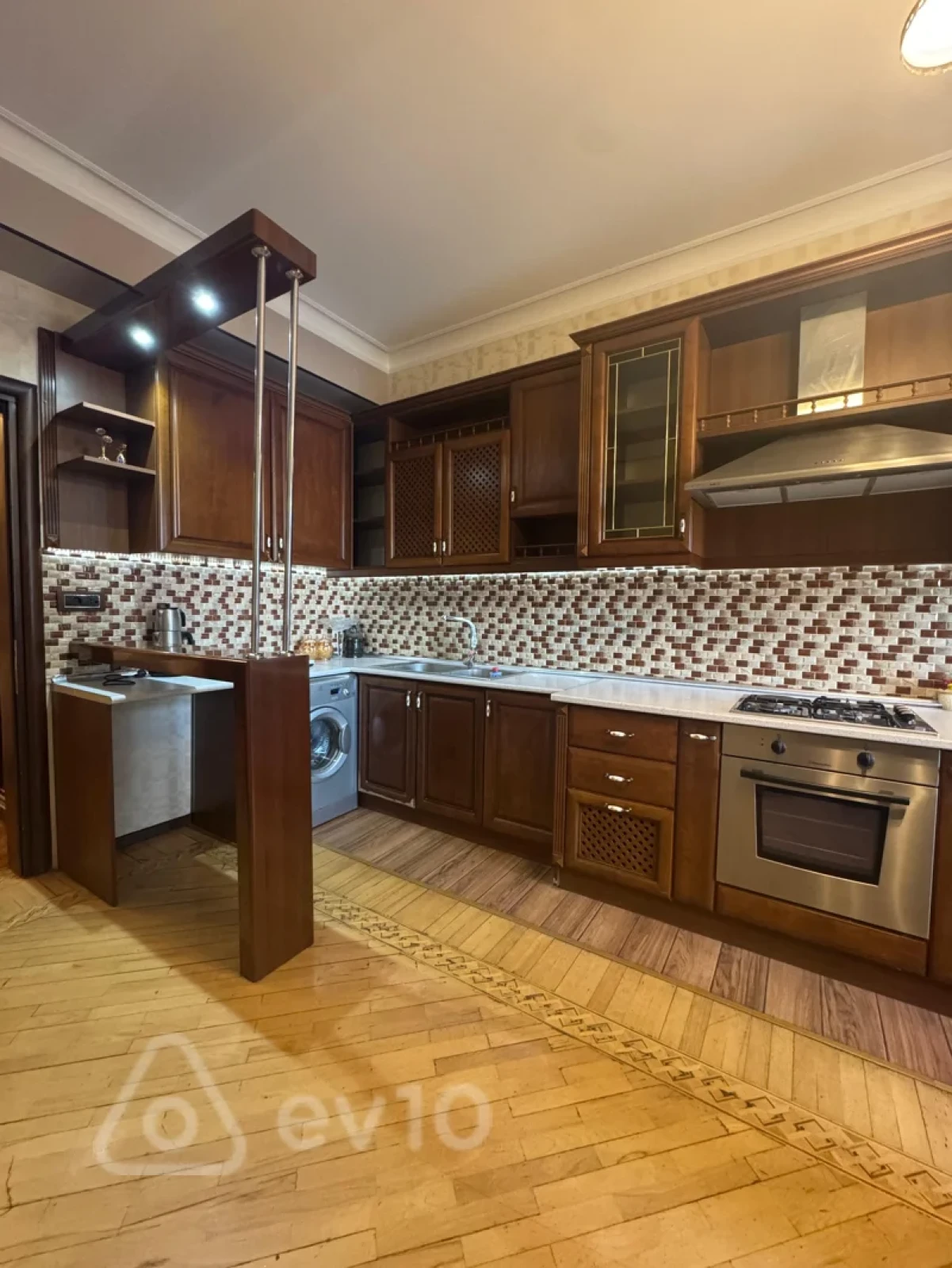 Kirayə verilir 3 otaqlı yeni tikili 150 m²