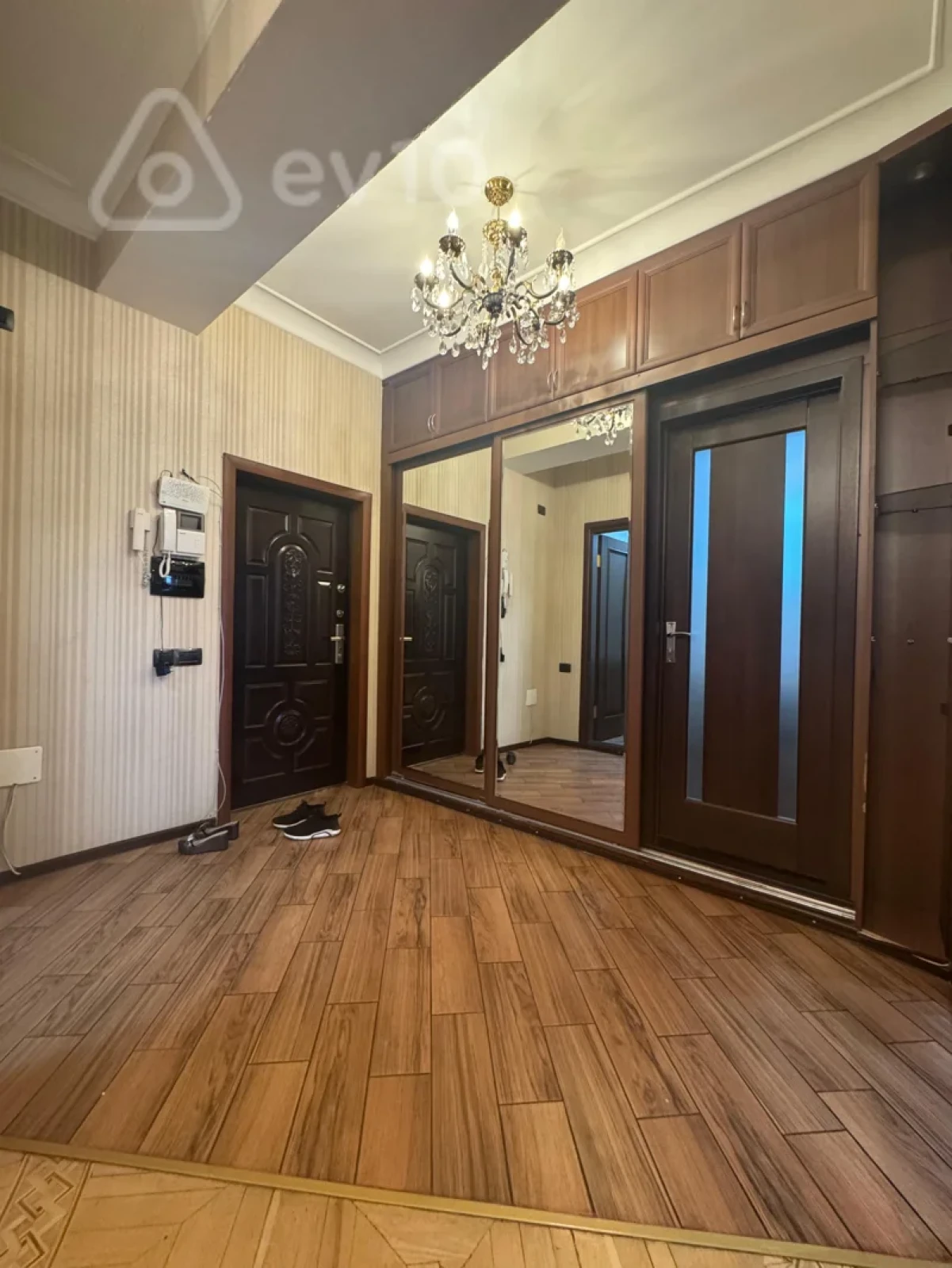 Kirayə verilir 3 otaqlı yeni tikili 150 m²