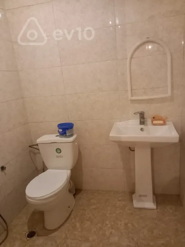 Kirayə verilir 2 otaqlı həyət evi 55 m²