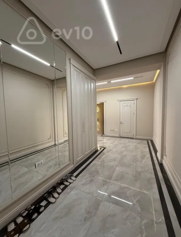 Satılır 4 otaqlı yeni tikili 240 m²