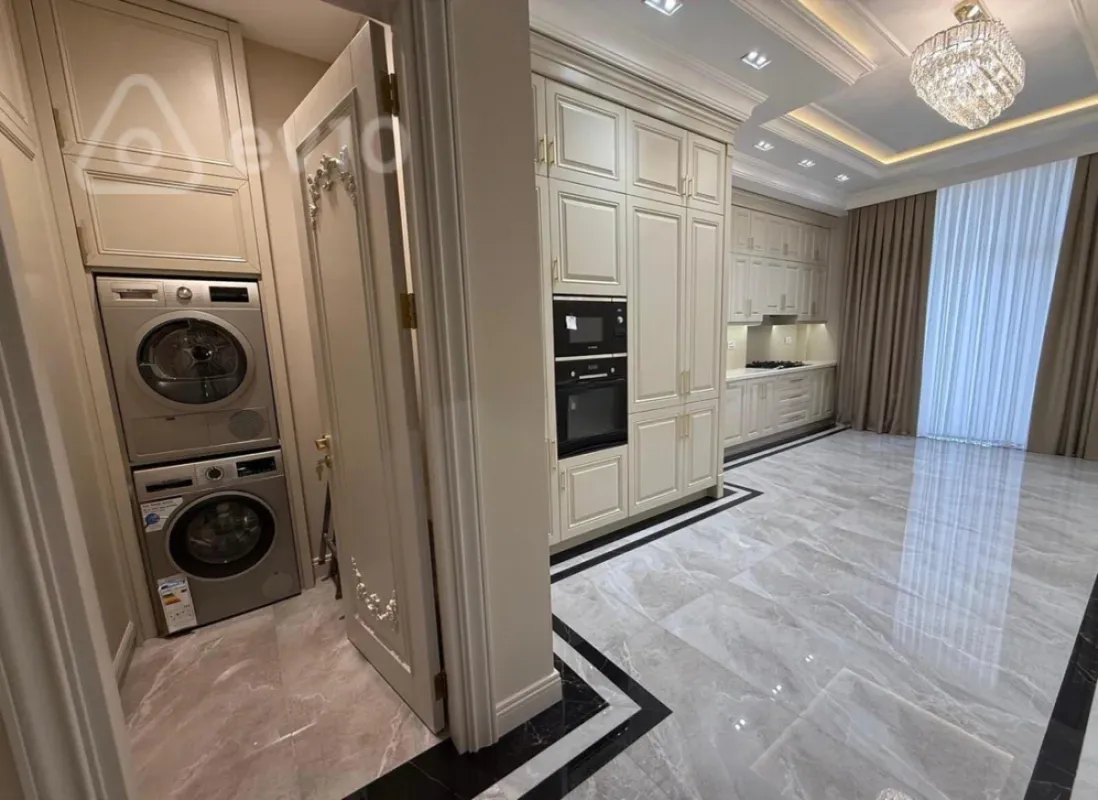 Satılır 4 otaqlı yeni tikili 240 m²