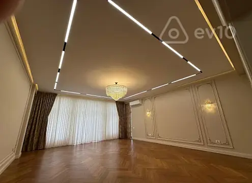 Satılır 4 otaqlı yeni tikili 240 m²