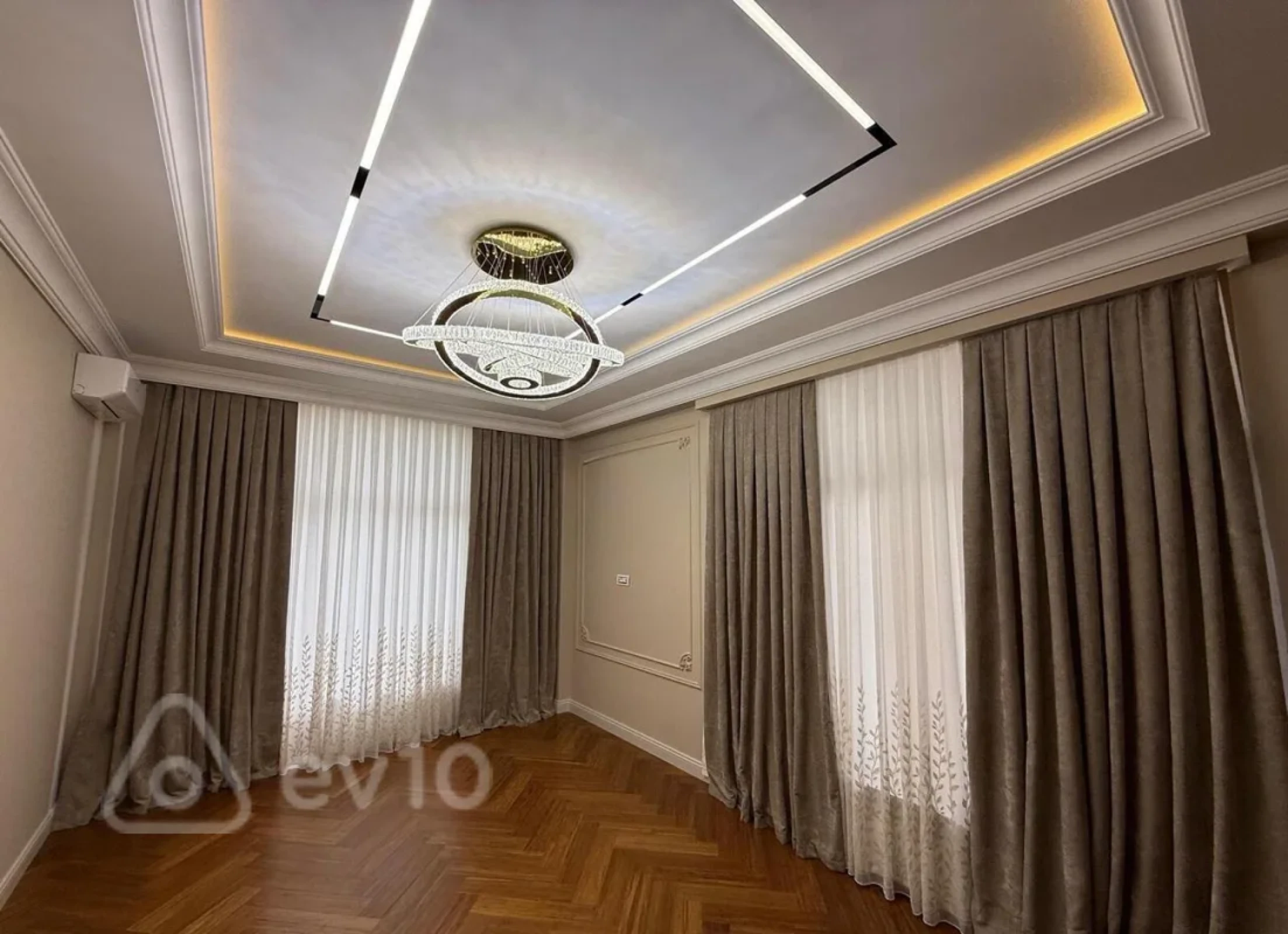 Satılır 4 otaqlı yeni tikili 240 m²