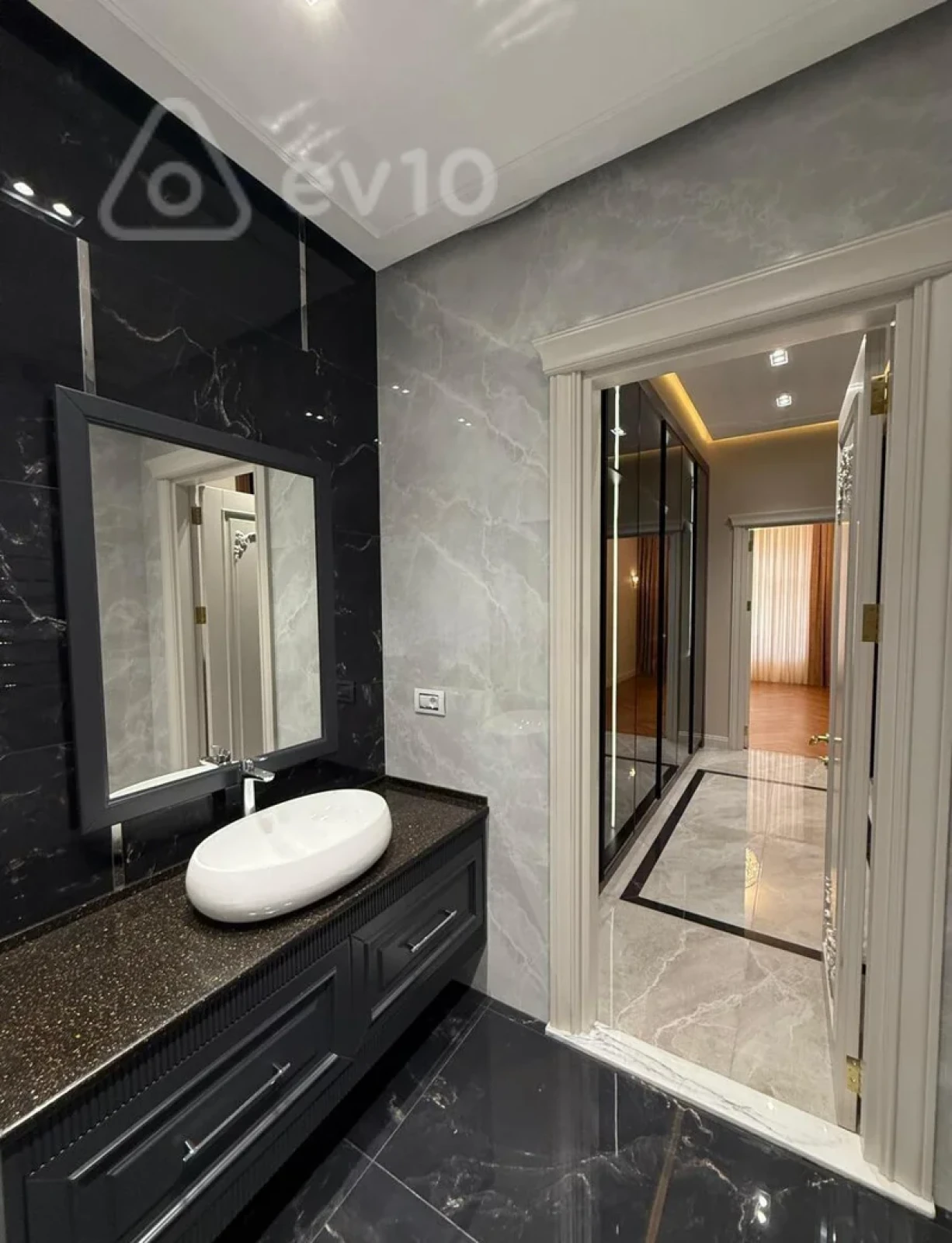 Satılır 4 otaqlı yeni tikili 240 m²