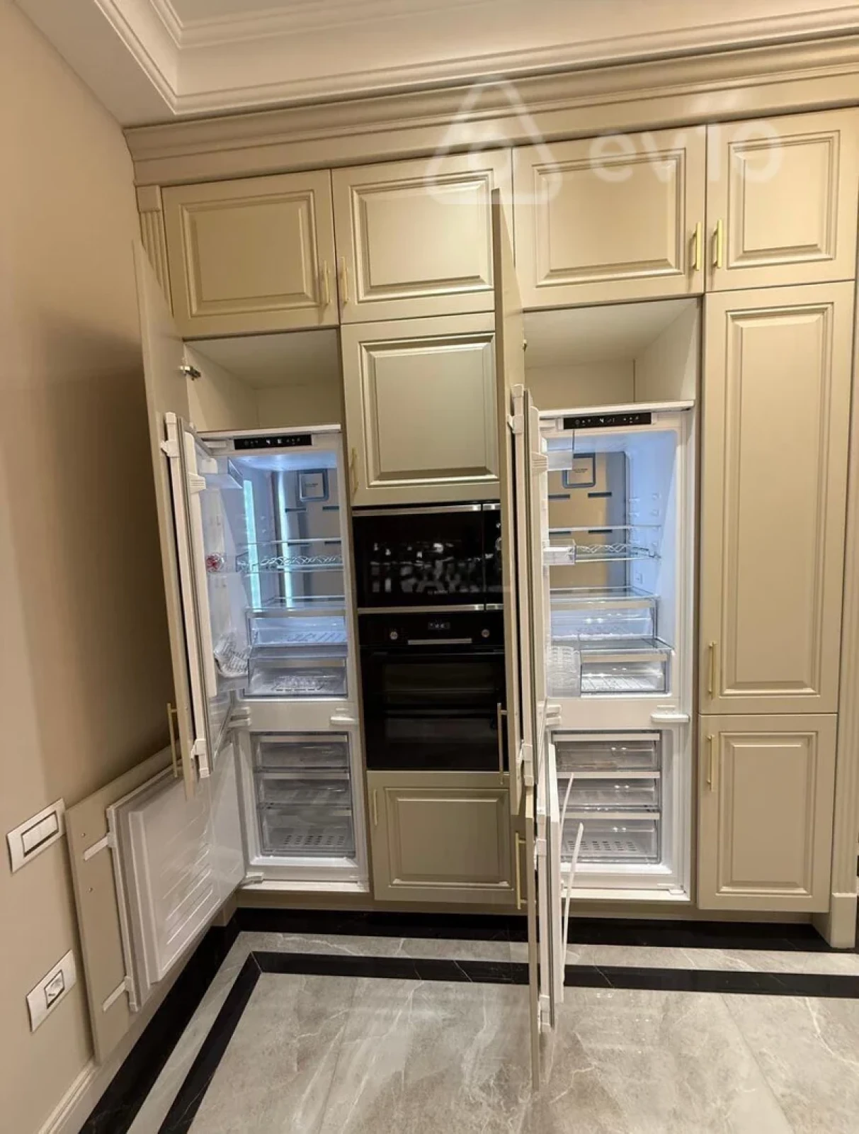 Satılır 4 otaqlı yeni tikili 240 m²