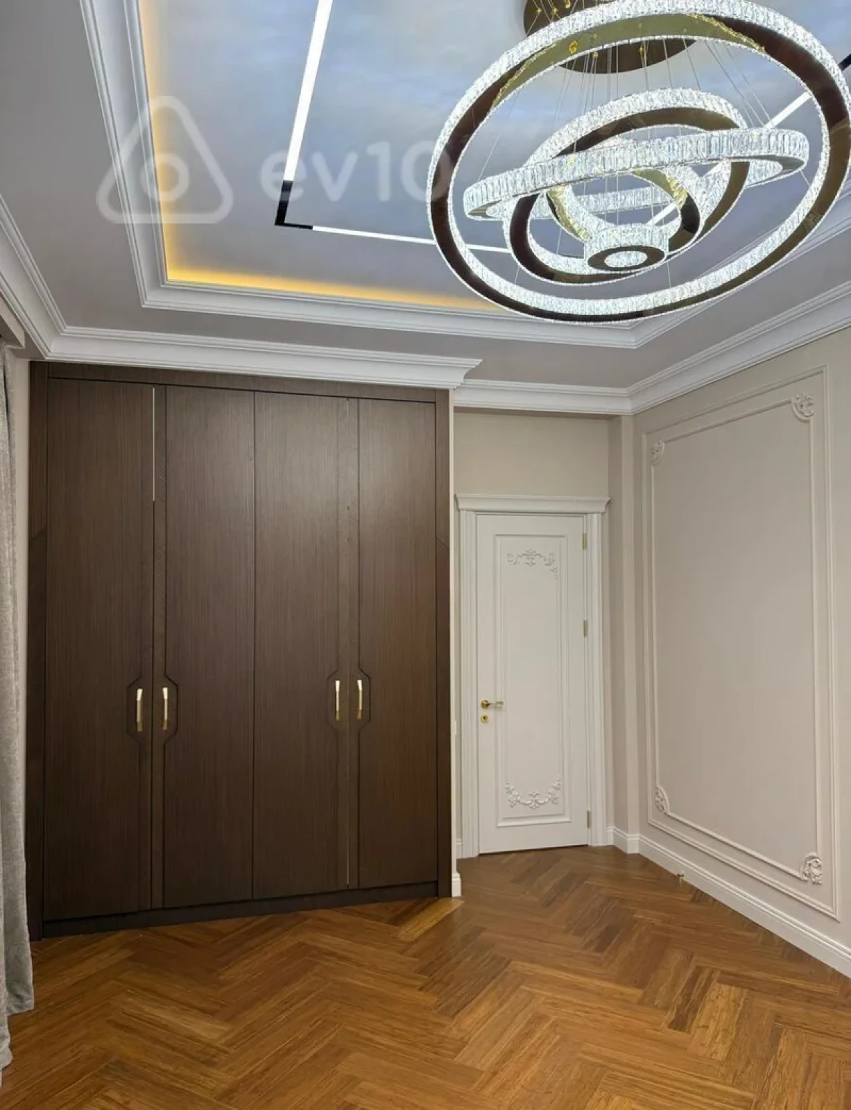 Satılır 4 otaqlı yeni tikili 240 m²