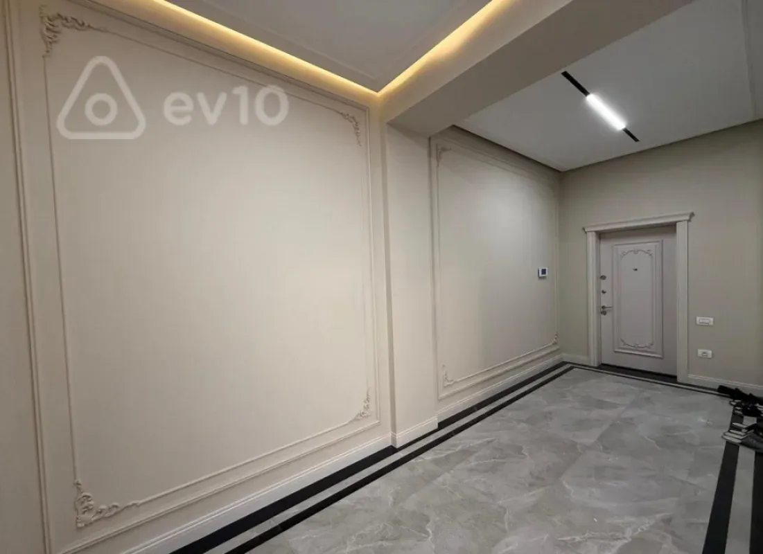 Satılır 4 otaqlı yeni tikili 240 m²