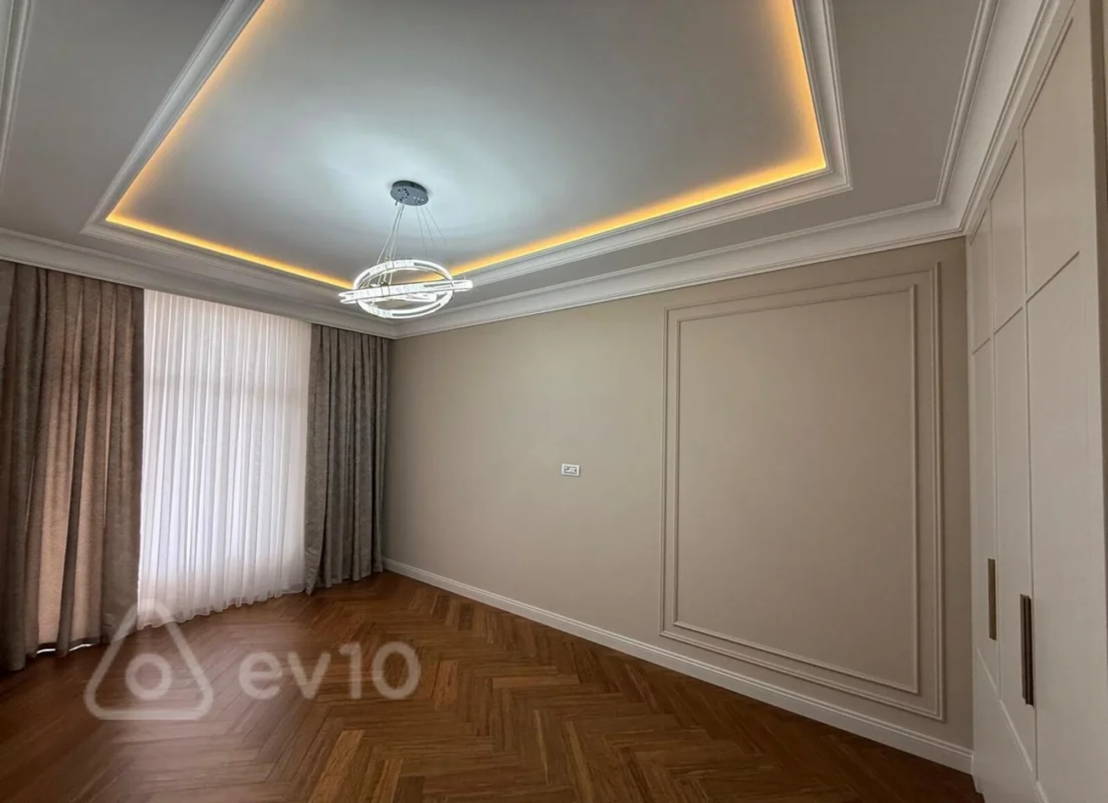 Satılır 4 otaqlı yeni tikili 240 m²