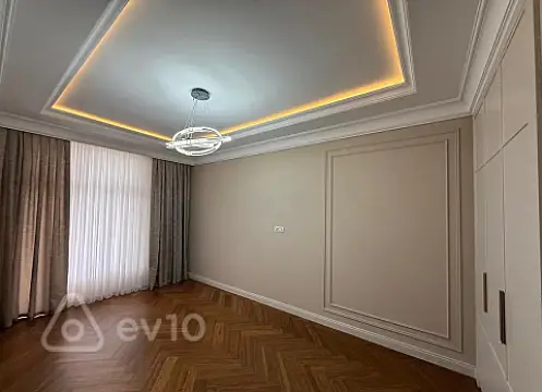 Satılır 4 otaqlı yeni tikili 240 m²