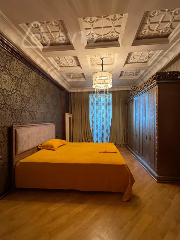 Kirayə verilir 3 otaqlı yeni tikili 220 m²