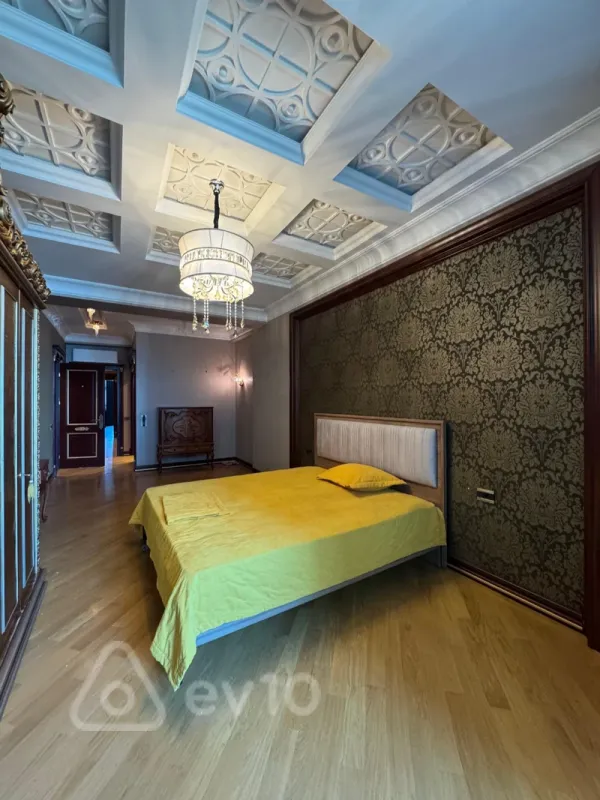 Kirayə verilir 3 otaqlı yeni tikili 220 m²