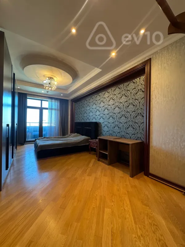 Kirayə verilir 3 otaqlı yeni tikili 220 m²