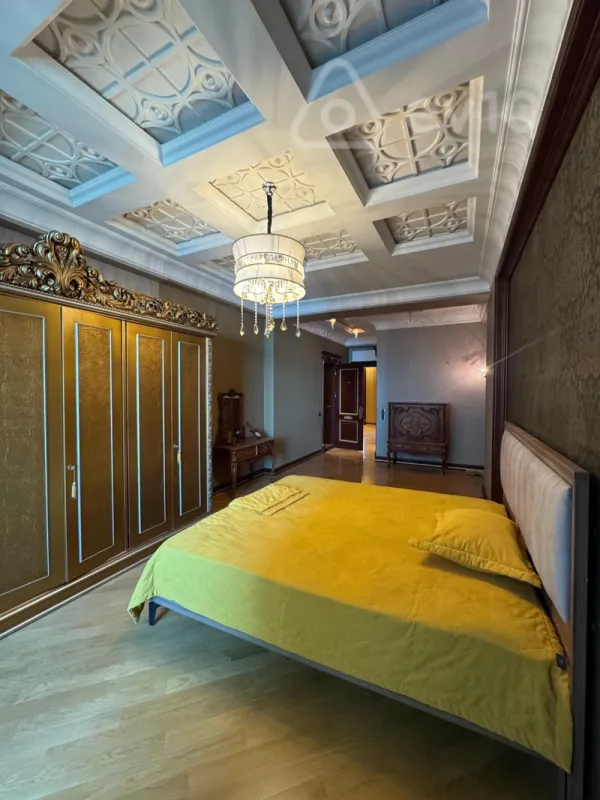 Kirayə verilir 3 otaqlı yeni tikili 220 m²