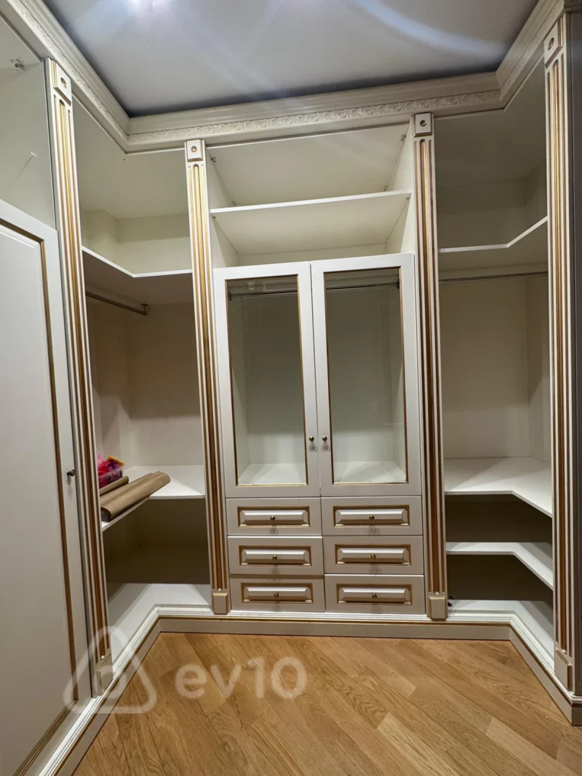 Kirayə verilir 3 otaqlı yeni tikili 220 m²