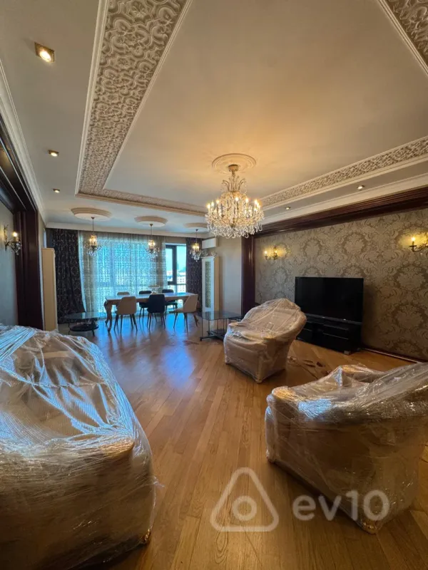 Kirayə verilir 3 otaqlı yeni tikili 220 m²