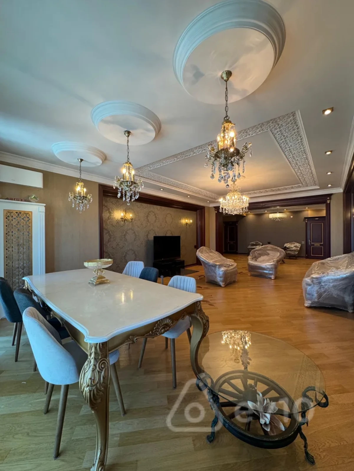 Kirayə verilir 3 otaqlı yeni tikili 220 m²