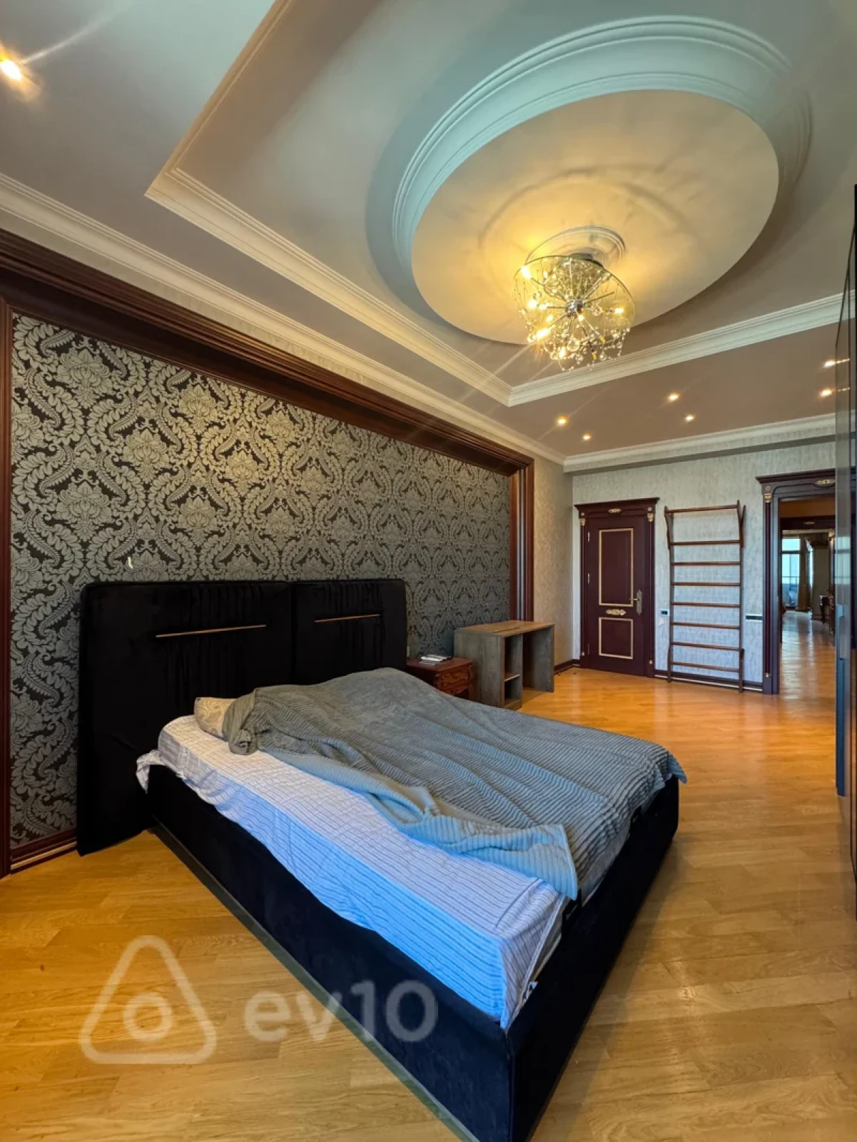 Kirayə verilir 3 otaqlı yeni tikili 220 m²