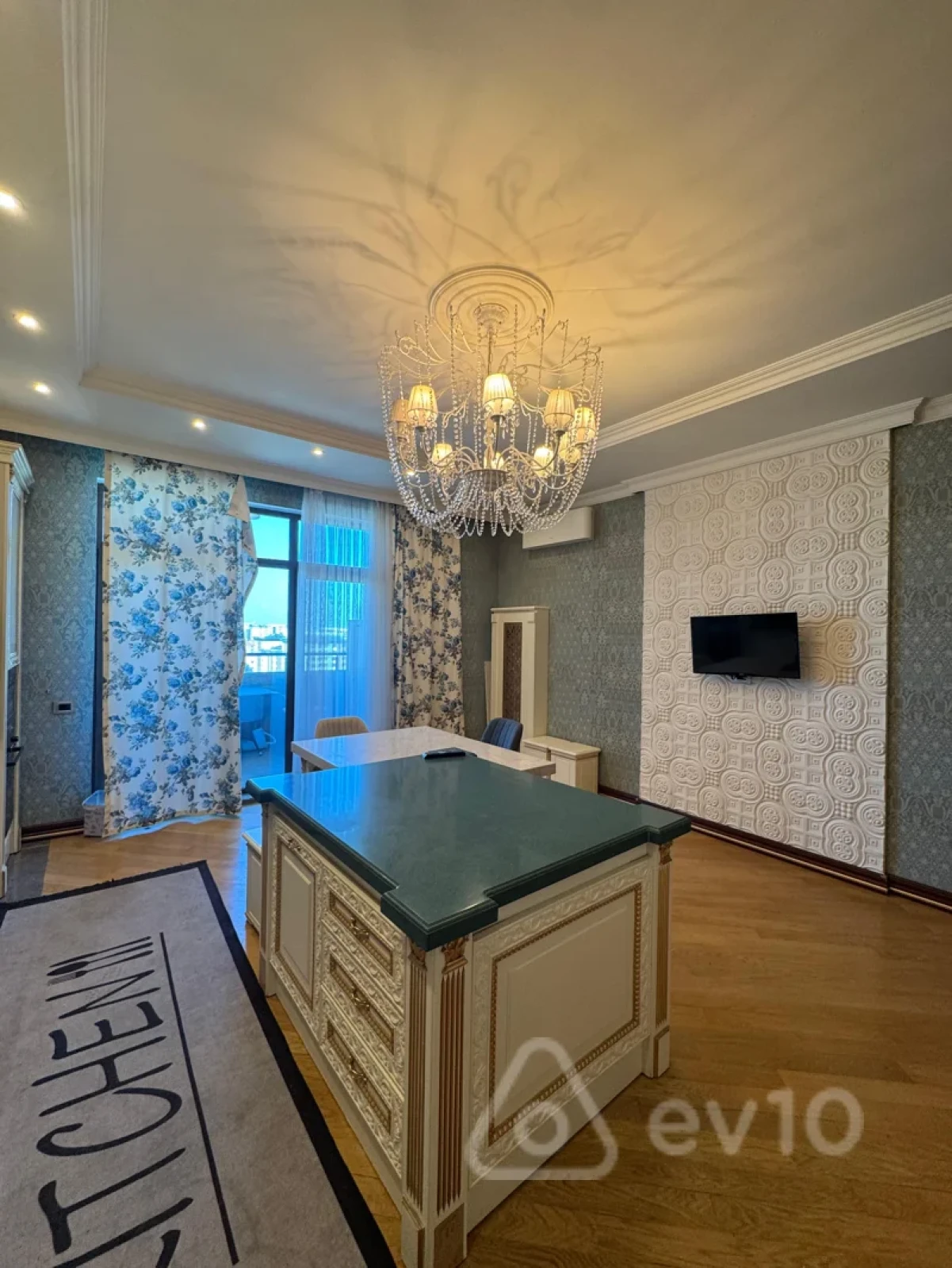 Kirayə verilir 3 otaqlı yeni tikili 220 m²