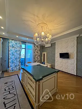 Kirayə verilir 3 otaqlı yeni tikili 220 m²