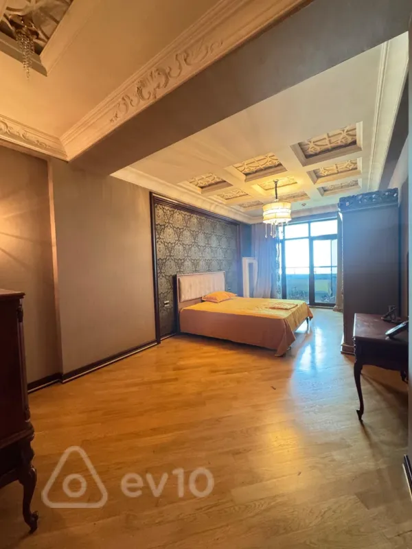 Kirayə verilir 3 otaqlı yeni tikili 220 m²