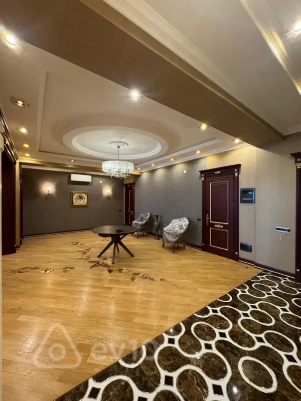 Kirayə verilir 3 otaqlı yeni tikili 220 m²