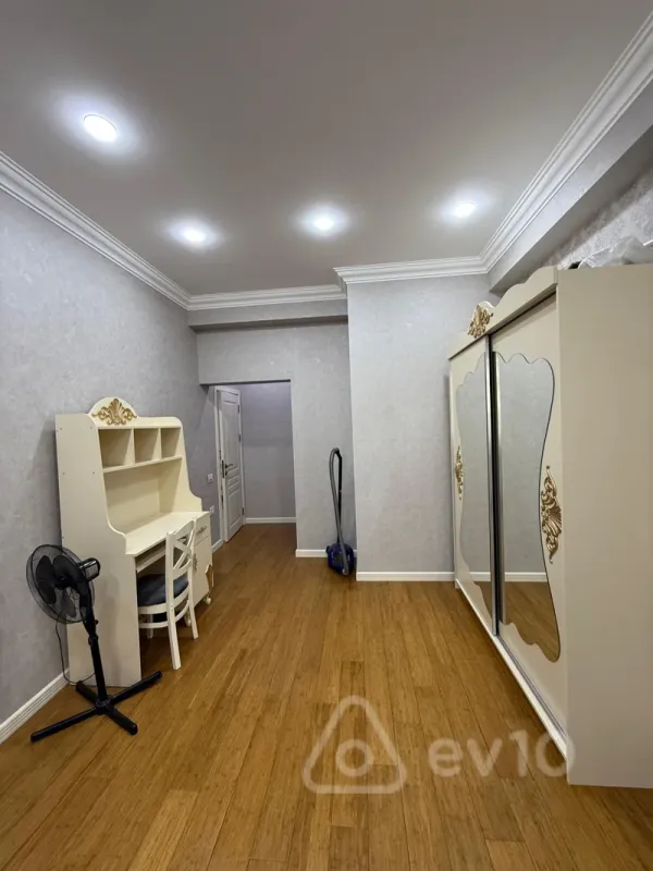 Kirayə verilir 3 otaqlı yeni tikili 95 m²
