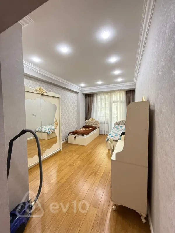 Kirayə verilir 3 otaqlı yeni tikili 95 m²
