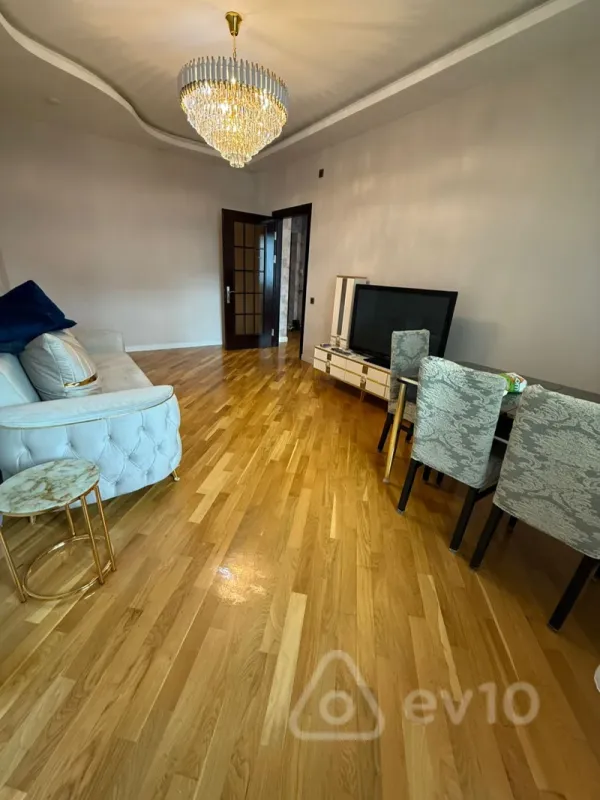 Kirayə verilir 2 otaqlı yeni tikili 70 m²
