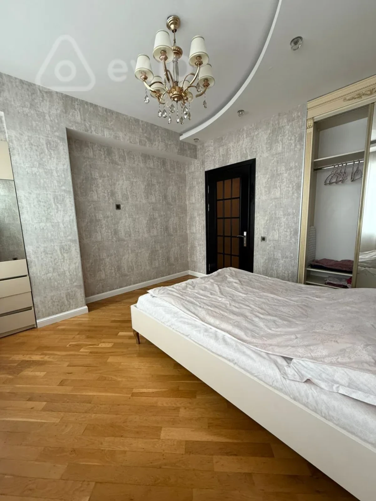 Kirayə verilir 2 otaqlı yeni tikili 70 m²