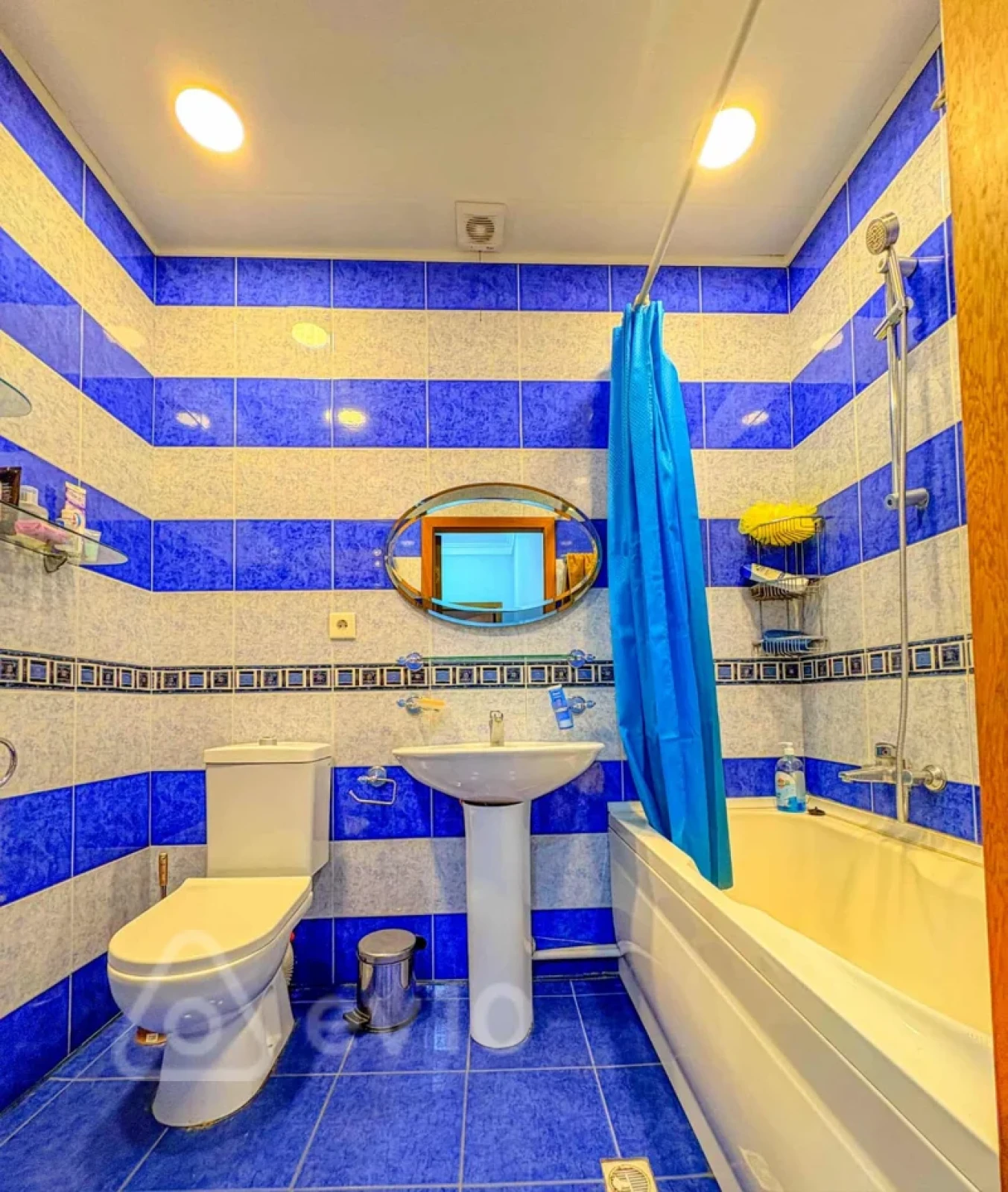 Kirayə verilir 3 otaqlı köhnə tikili 150 m²