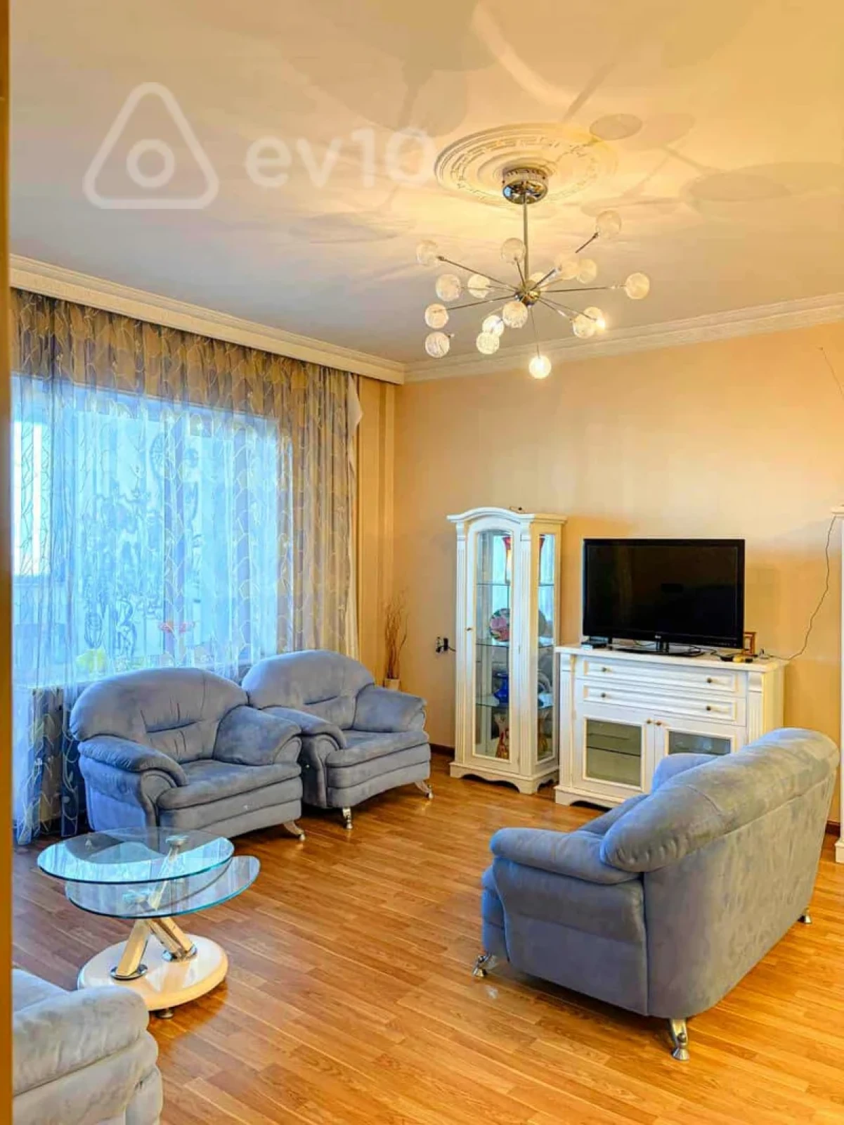 Kirayə verilir 3 otaqlı köhnə tikili 150 m²