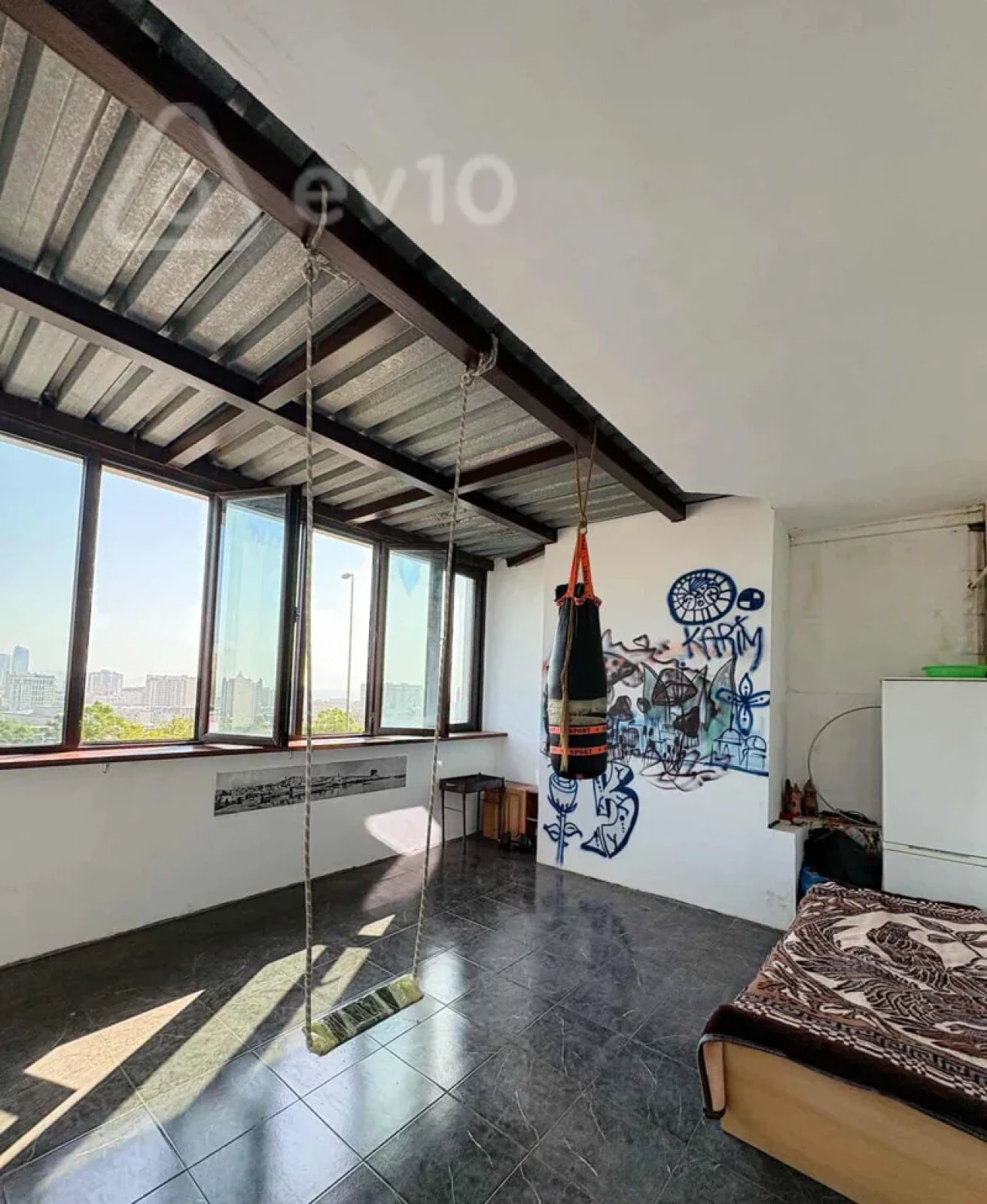 Kirayə verilir 3 otaqlı köhnə tikili 150 m²