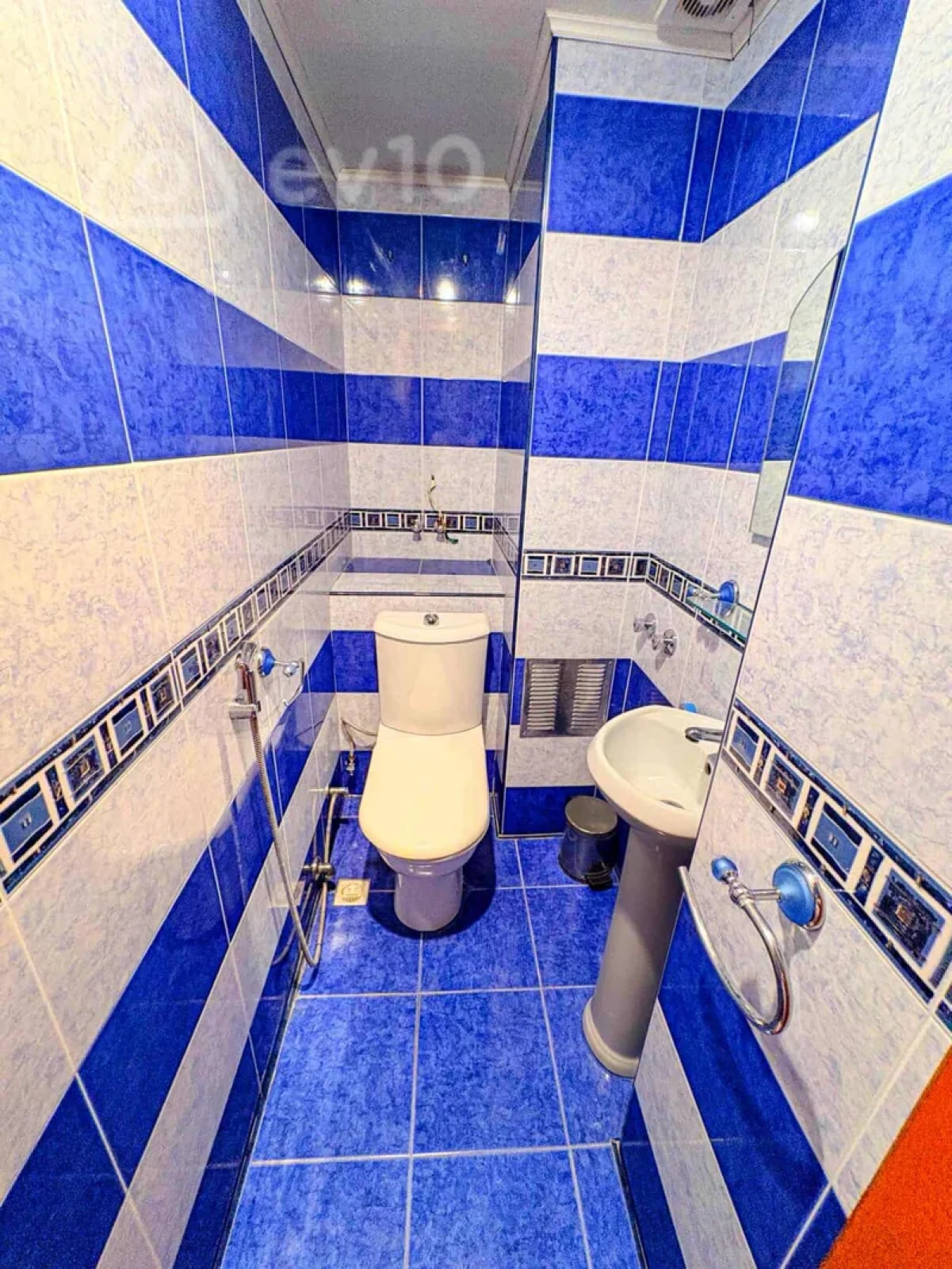 Kirayə verilir 3 otaqlı köhnə tikili 150 m²