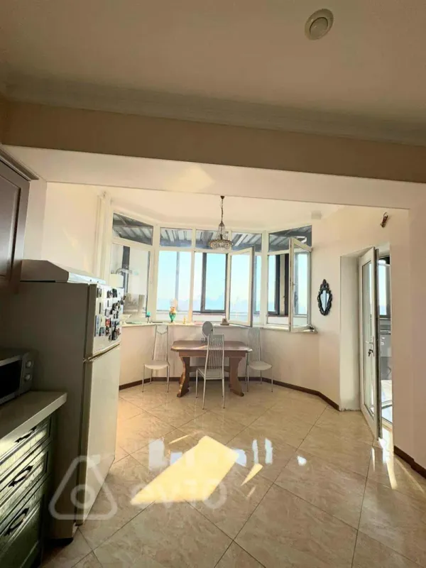 Kirayə verilir 3 otaqlı köhnə tikili 150 m²