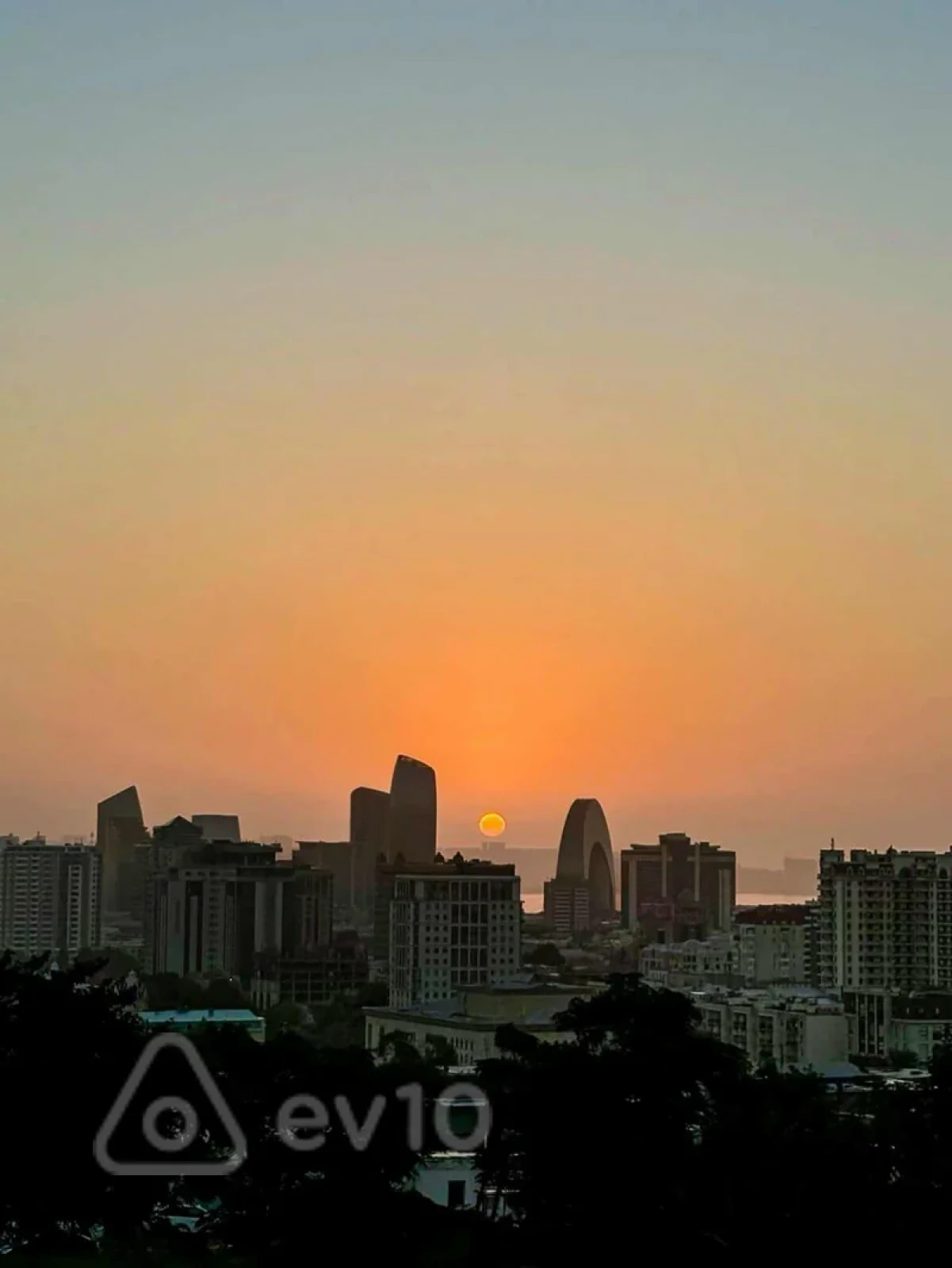 Kirayə verilir 3 otaqlı köhnə tikili 150 m²