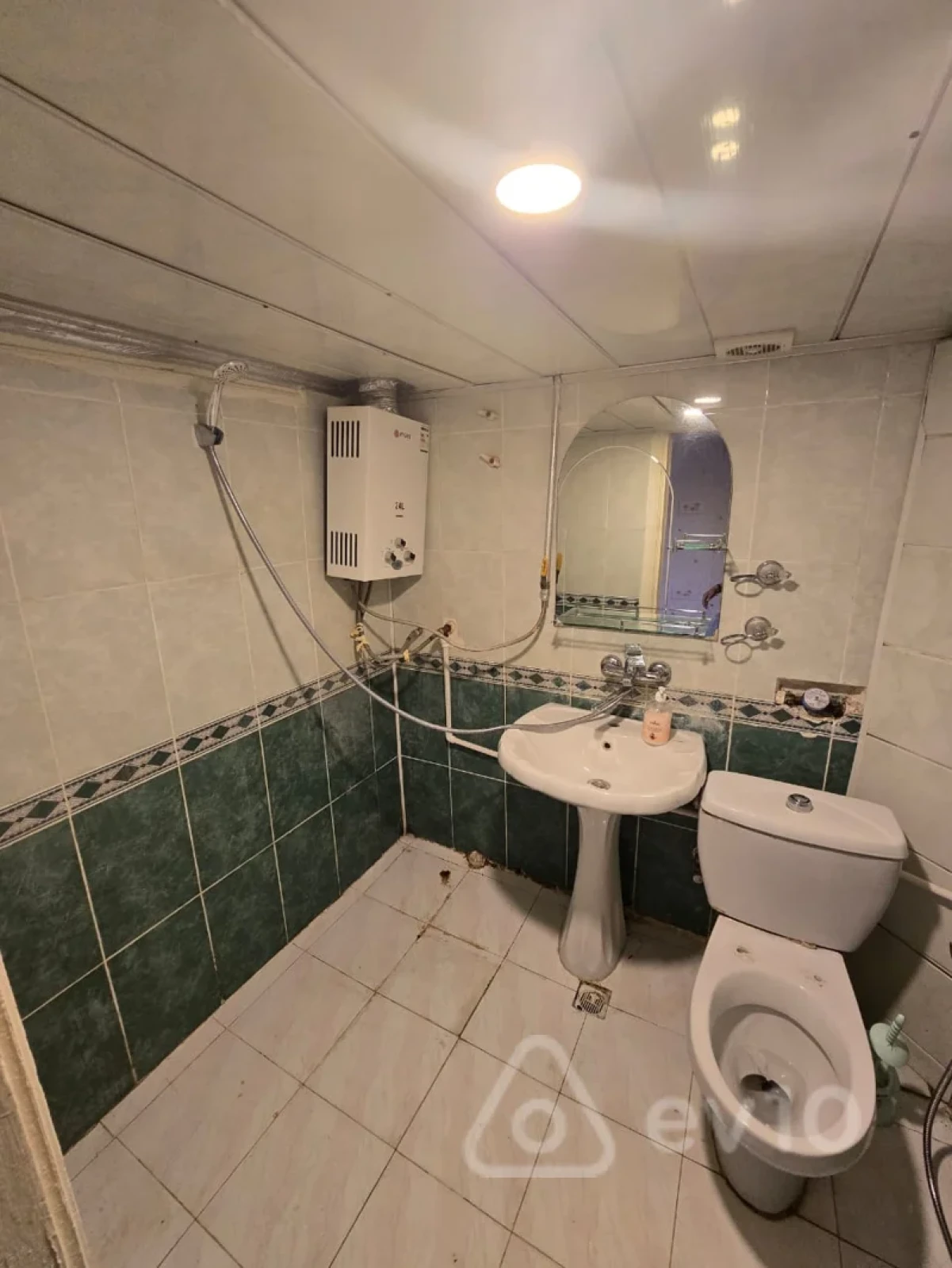 Satılır 1 otaqlı köhnə tikili 32 m²