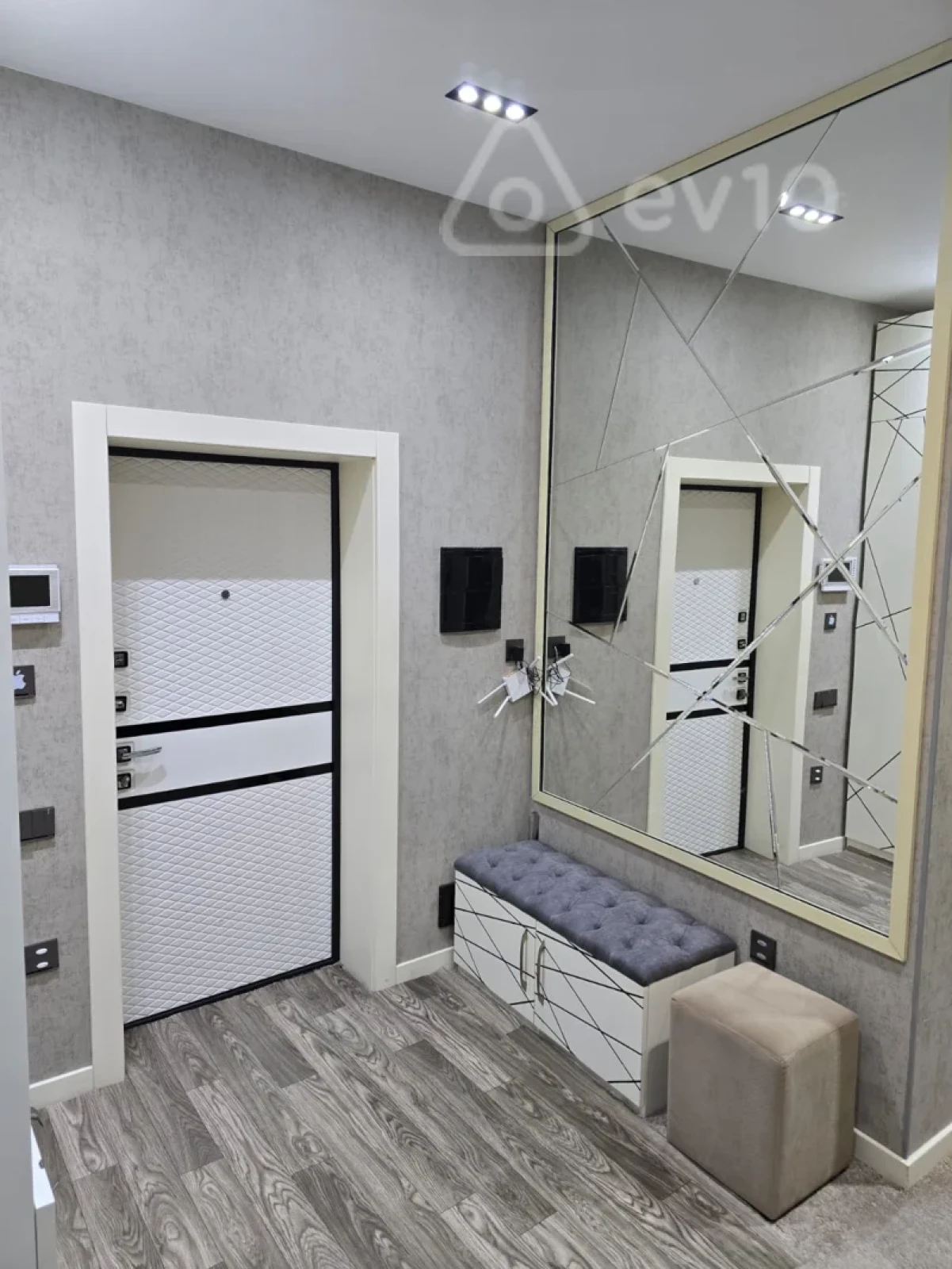 Kirayə verilir 4 otaqlı yeni tikili 170 m²