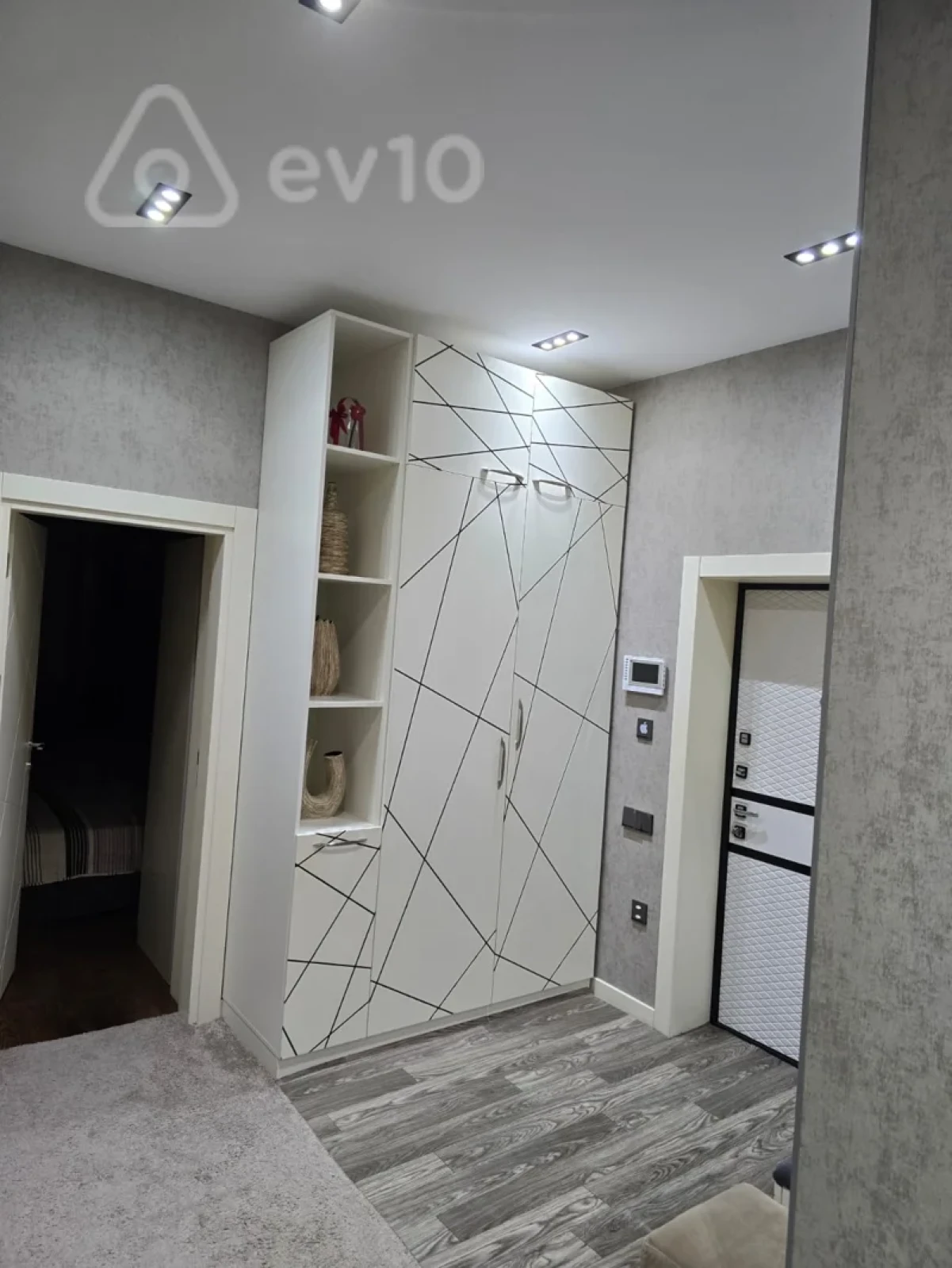 Kirayə verilir 4 otaqlı yeni tikili 170 m²