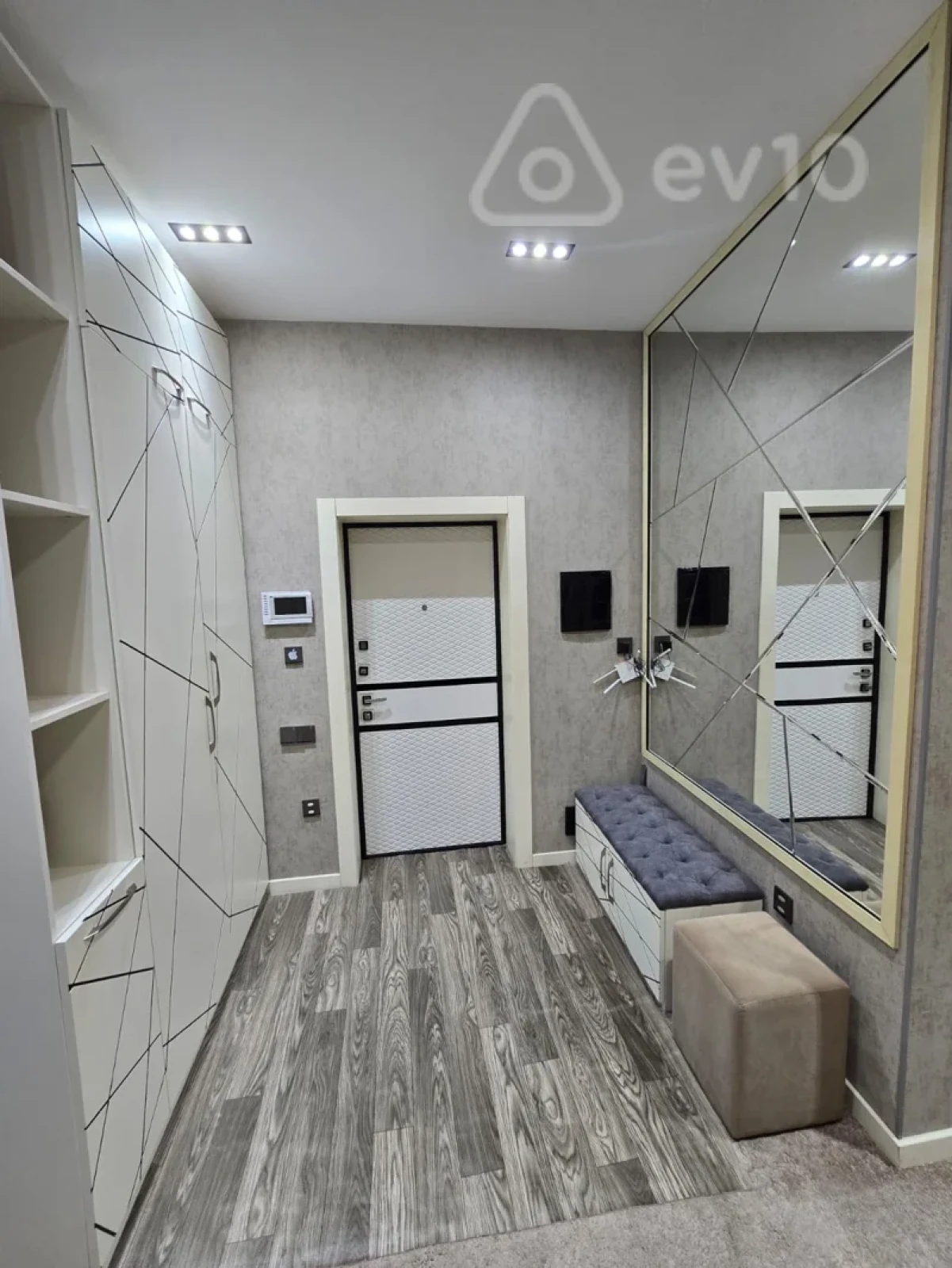 Kirayə verilir 4 otaqlı yeni tikili 170 m²