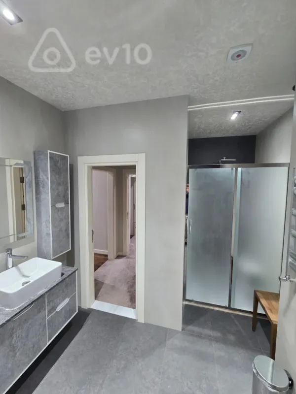 Kirayə verilir 4 otaqlı yeni tikili 170 m²