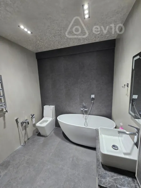 Kirayə verilir 4 otaqlı yeni tikili 170 m²