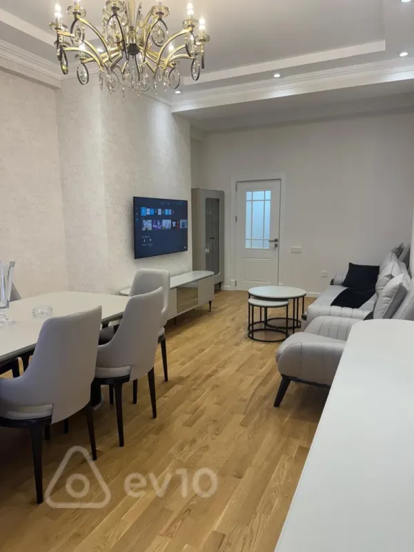 Kirayə verilir 3 otaqlı yeni tikili 150 m²