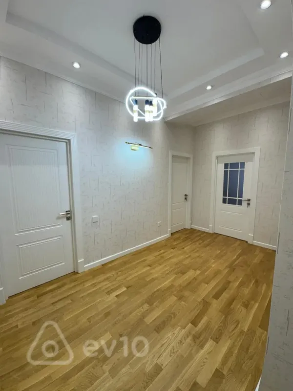 Kirayə verilir 3 otaqlı yeni tikili 150 m²