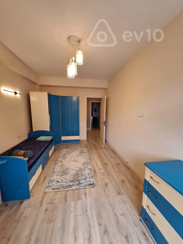 Kirayə verilir 3 otaqlı yeni tikili 120 m²