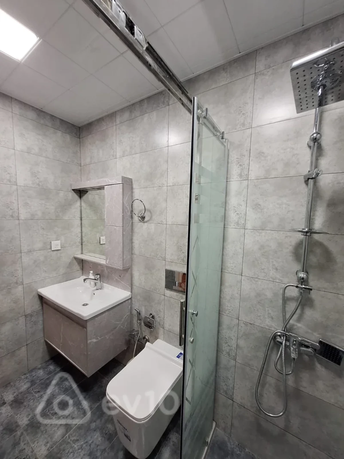 Kirayə verilir 3 otaqlı yeni tikili 120 m²