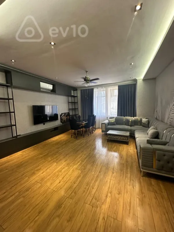 Satılır 3 otaqlı köhnə tikili 125 m²