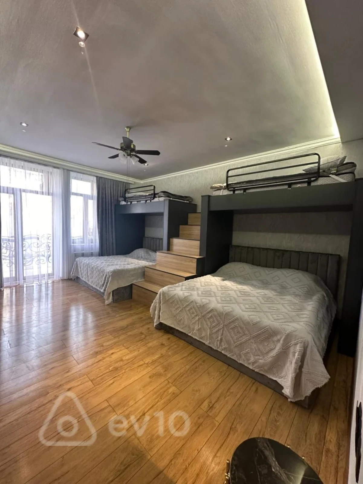 Satılır 3 otaqlı köhnə tikili 125 m²