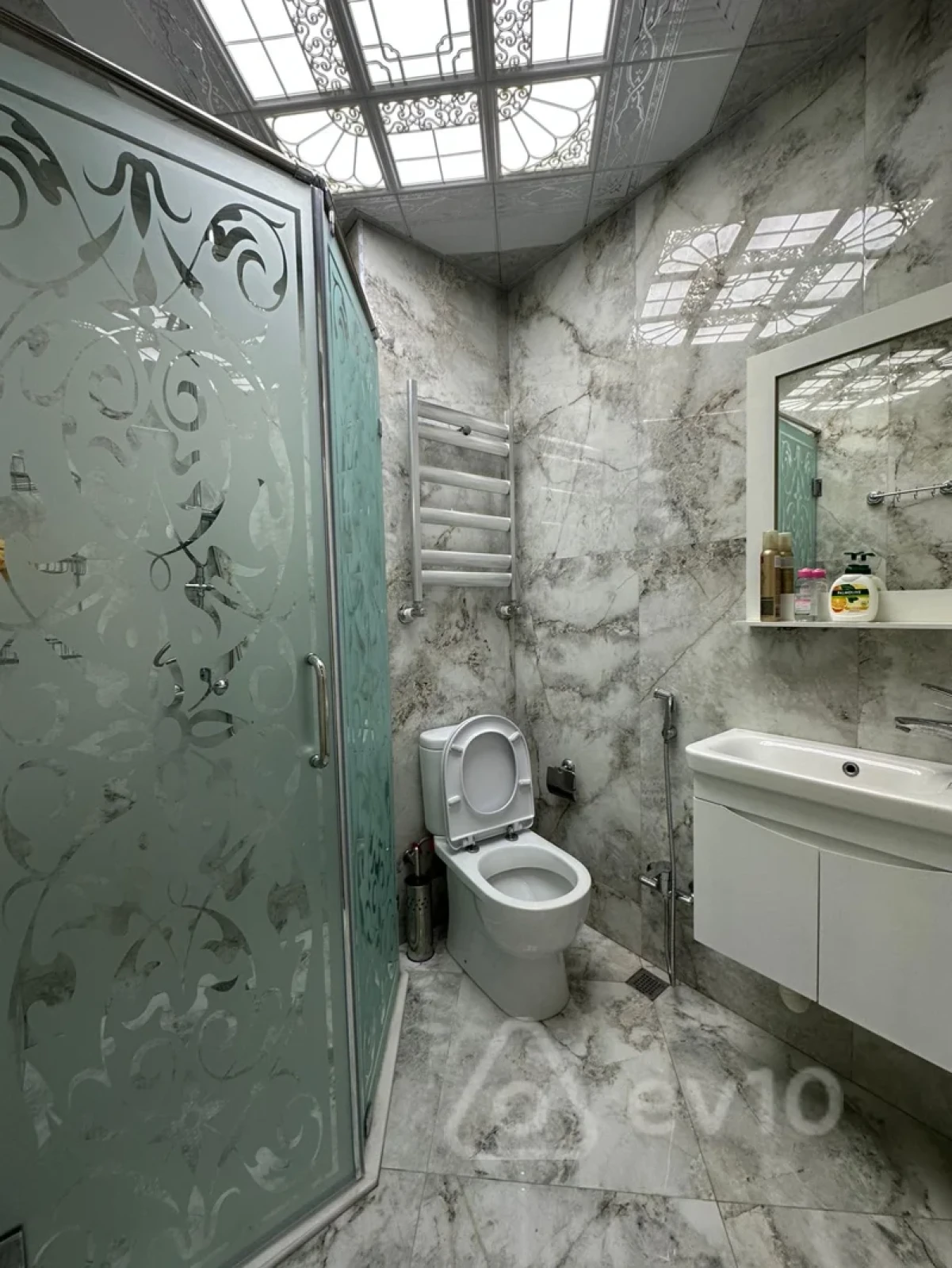 Kirayə verilir 3 otaqlı yeni tikili 152 m²