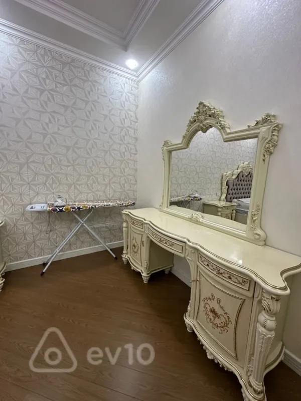 Kirayə verilir 3 otaqlı yeni tikili 152 m²