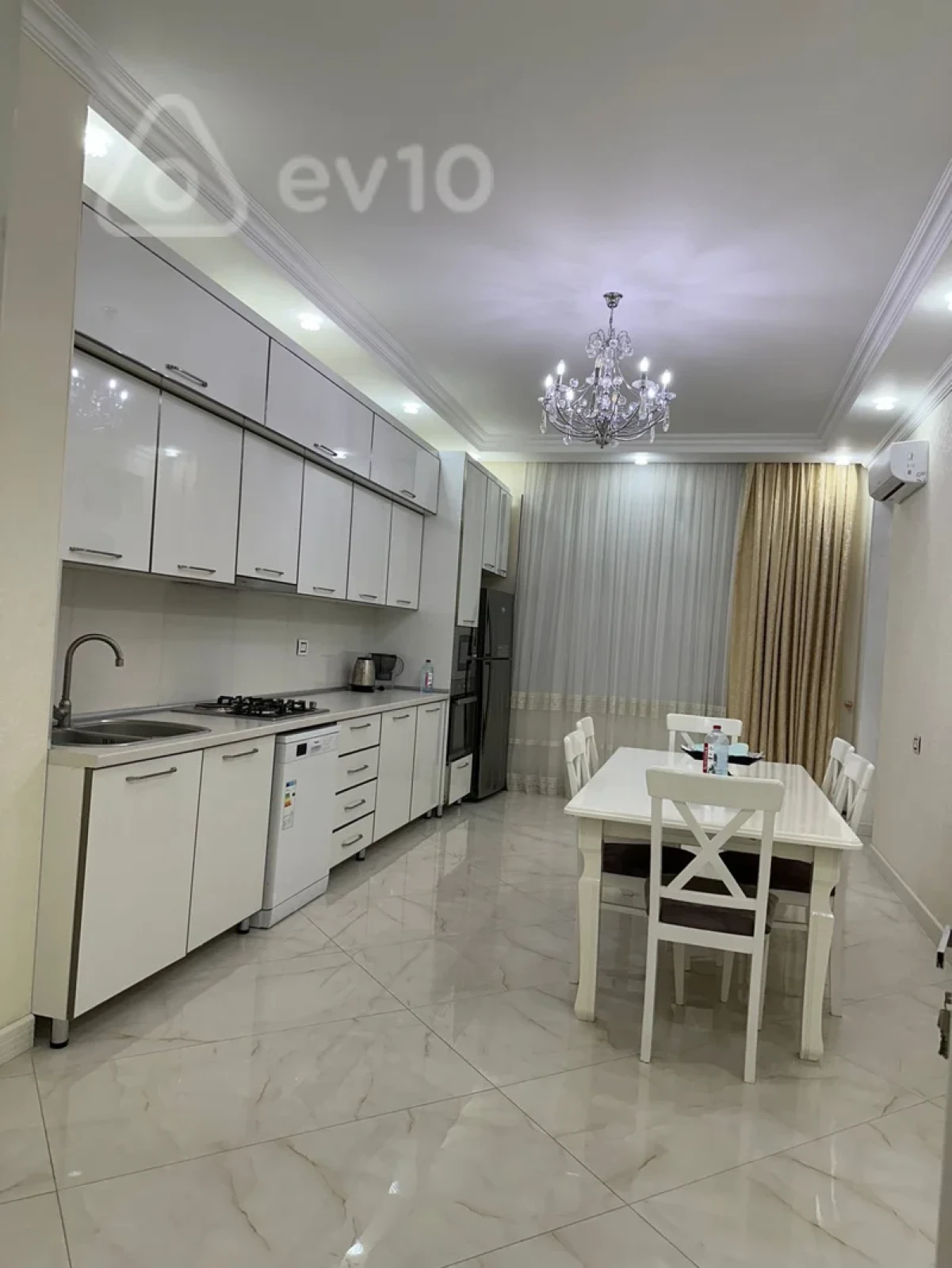 Kirayə verilir 3 otaqlı yeni tikili 152 m²